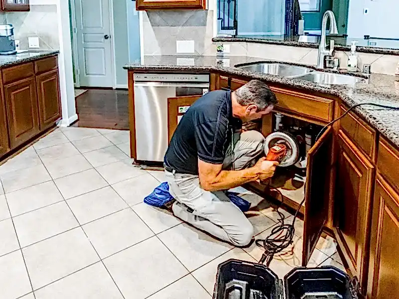 İstanbul Ümraniye su tesisatçısı olarak eviniz, işyeriniz veya ofisinizdeki su tesisatı ile ilgili her türlü arıza , bakım ve onarımları hızlı servis ağımız ile 7/24 hemen çözmekteyiz. Firmamız İstanbul ve çevre illere 25+ yıllık tecrübe ile teknolojik aletleri de kullanarak 45 dakika içinde hizmet sunmaktadır.