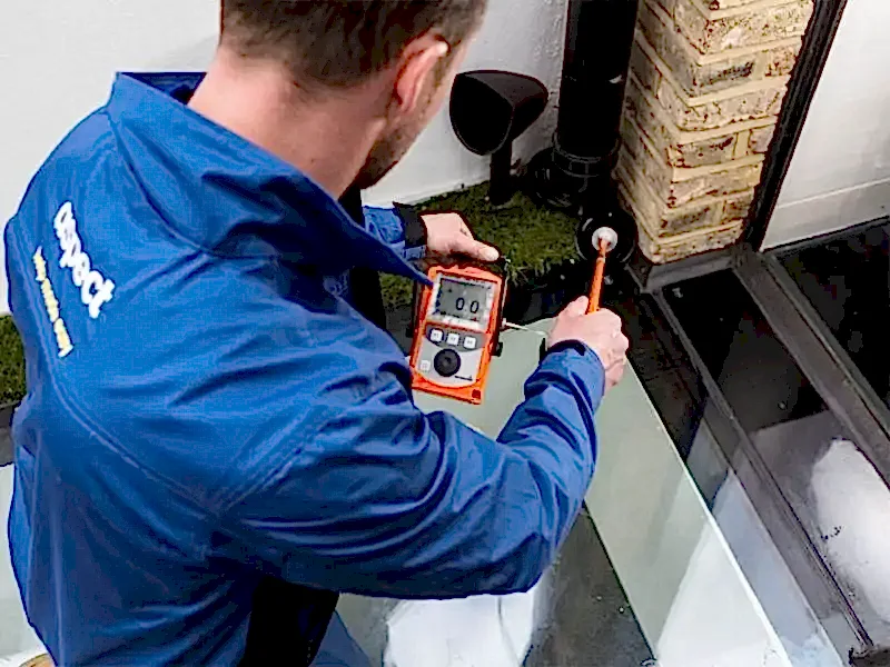 Bağcılar su kaçağı tespiti servisi olarak İstanbul ve çevre illerde 7/24 su kaçağı tespiti hizmeti vermekteyiz. Ev ve iş yerlerinde herhangi bir sebeple oluşan su kaçaklarını özel dinleme cihazları ve termal kameralar gibi teknolojik cihazlarla kırmadan noktasal olarak buluyoruz. Belirlenen sorun aynı gün 2 yıl garantili olarak firmamız tarafından tamir edilmektedir.